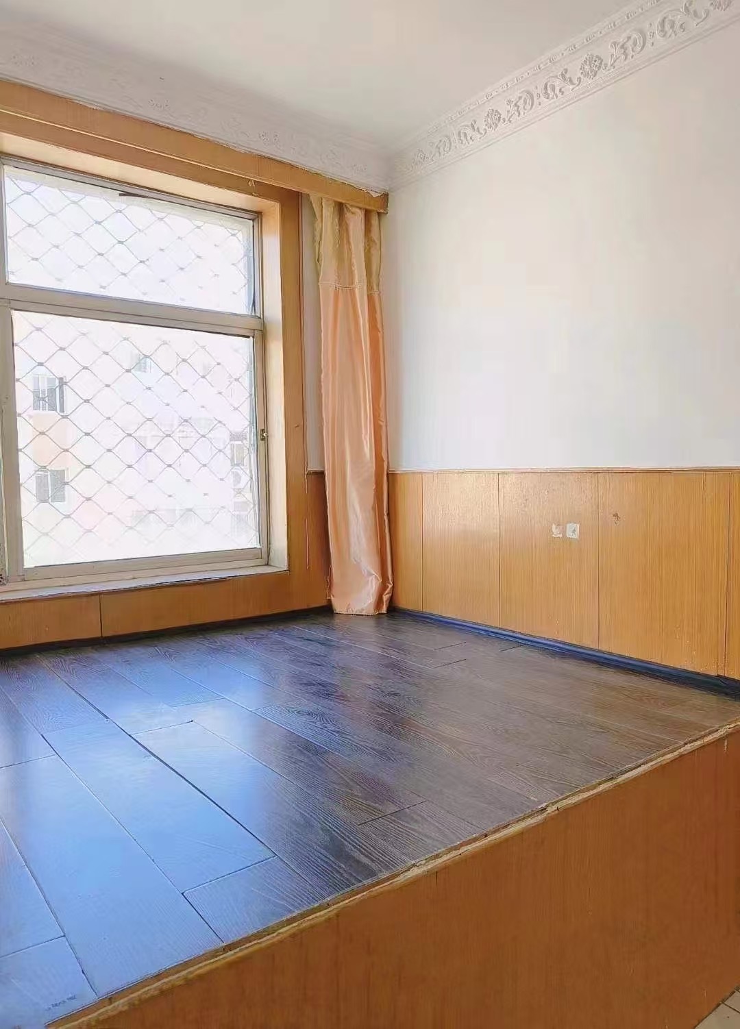 东山小区4楼，63平两室一厅，家具家电齐全，850/月