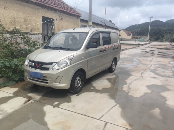 5座厢货面包车