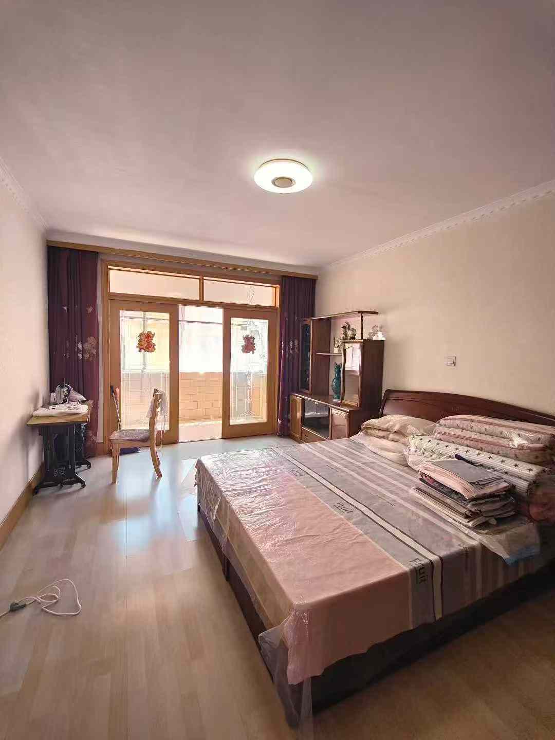 向阳二区，三楼 95平，52.8万，北厅