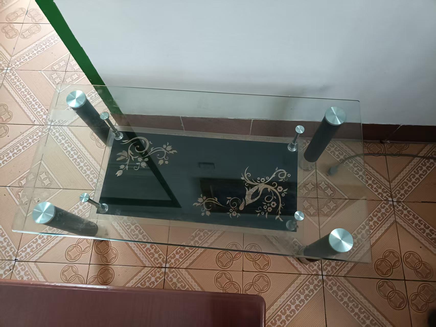 餐桌一个、