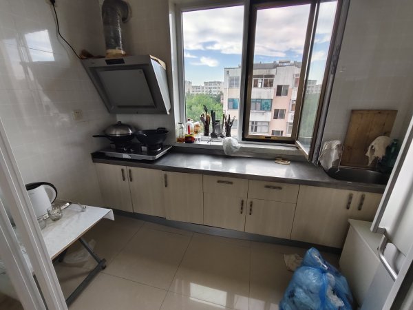 静园小区市政府附近