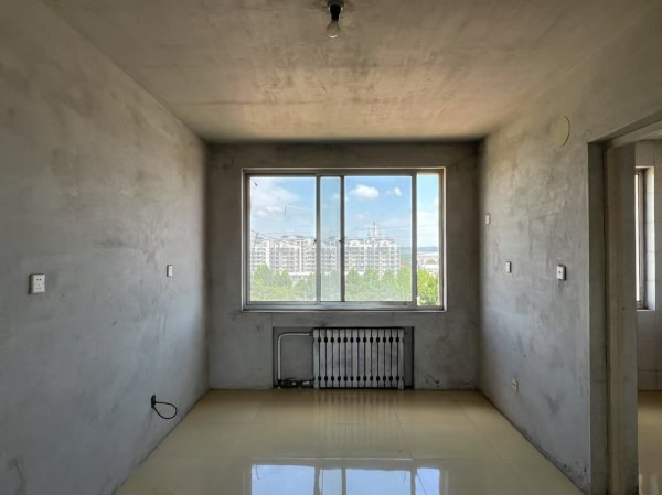 超低价13.8万出售光明毛坯六楼