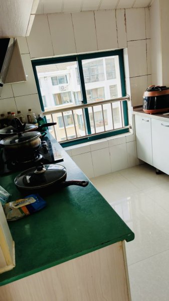 乳山西馨苑六楼（顶楼）低价出租