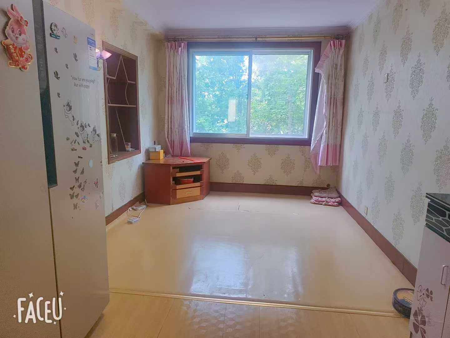 金泰小区三楼，78平 31..8万 精装修，有暖气.天然气